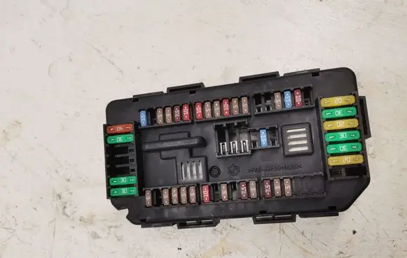 BMW M4 F82 F83 Fuse module 9389068