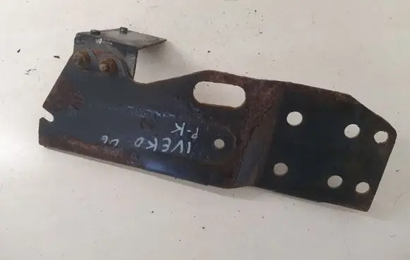 Radiator mount bracket