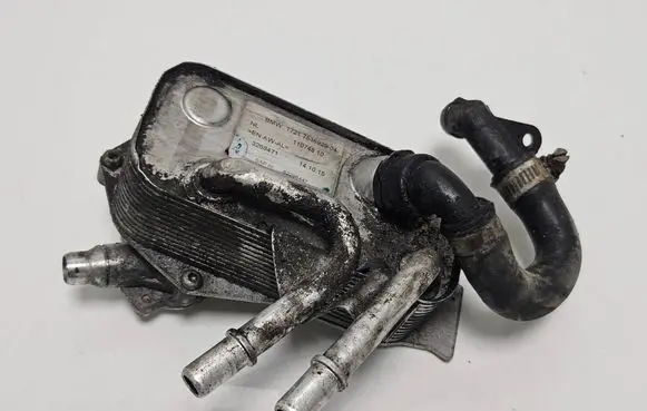 BMW 1 E82 E88 Engine oil radiator 7536929 3268471 11074810