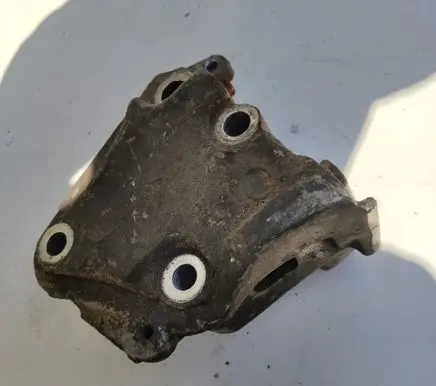 Peugeot 607 Engine mounting bracket 9628311880