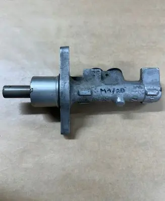 Volkswagen Golf VI Master brake cylinder