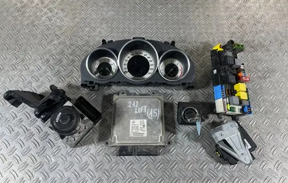 Mercedes-Benz E W212 Engine ECU kit and lock set A6519009102 28432463 A6519010602