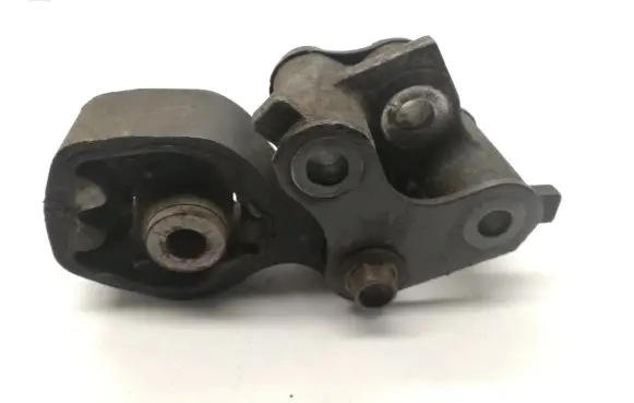 Mazda CX-5 Engine mount bracket