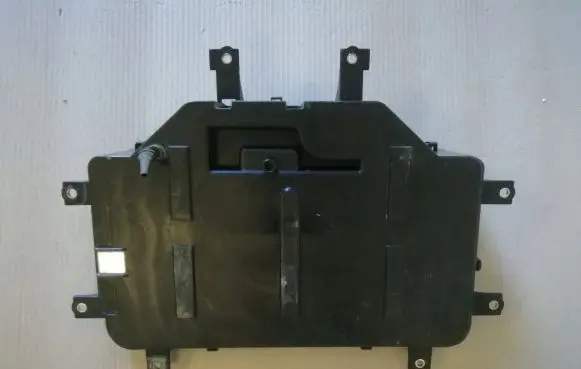 Volkswagen Touareg I Battery tray 7L6915333