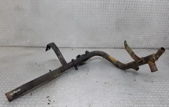 Engine coolant pipe/hose