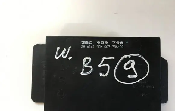 Volkswagen PASSAT B5 Comfort/convenience module 3B0959798