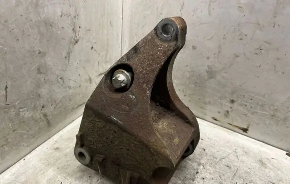 Opel Vectra C Engine mounting bracket 13112030