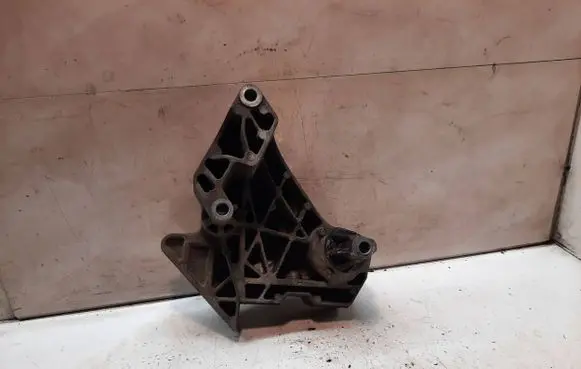 Volkswagen PASSAT B6 Engine mounting bracket 06F199207H