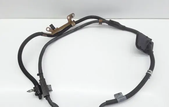 Mercedes-Benz C W204 Positive cable (battery) A2075400010