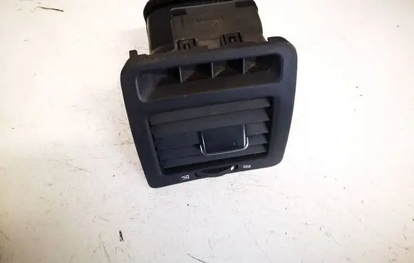 Toyota Corolla Verso E121 Dash center air vent grill 5565013020