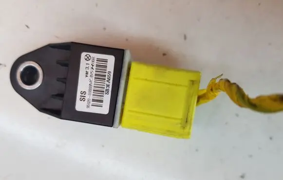 Hyundai i40 Airbag deployment crash/impact sensor
