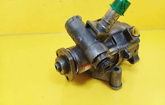 Mercedes-Benz E W210 Power steering pump 0024669201