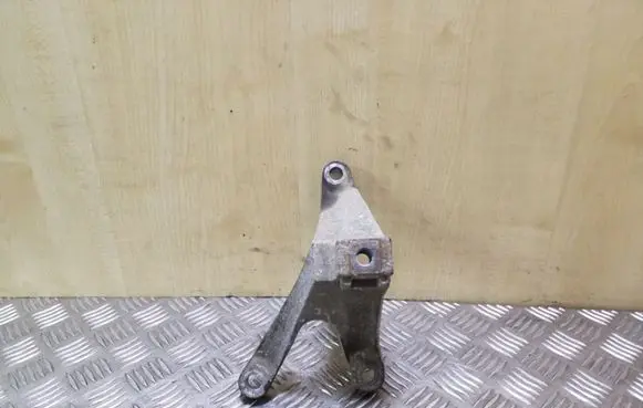 Mazda 3 I Gearbox mounting bracket