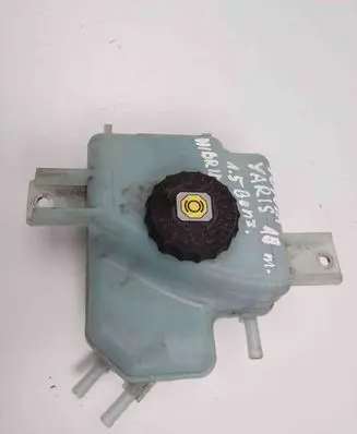 Toyota Yaris Brake fluid reservoir 