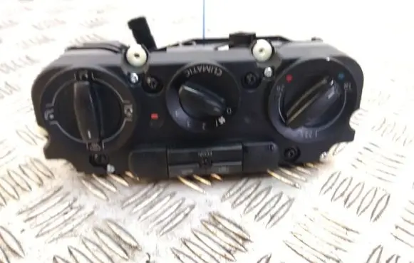Volkswagen Golf V Climate control unit
