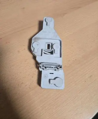 Skoda Octavia Mk2 (1Z) Tail light bulb cover holder 27592102 1Z9945257
