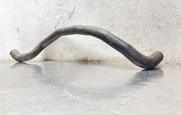 Volvo V70 Engine coolant pipe/hose 08671573