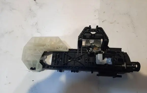 Mercedes-Benz CLA C117 X117 W117 Front door exterior handle/bracket A2047602134