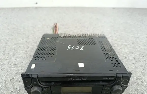 Mercedes-Benz A W168 Radio/CD/DVD/GPS head unit A1708200386