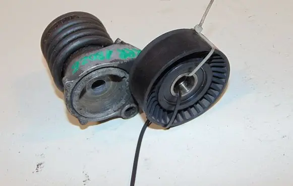 Volkswagen Polo Generator/alternator belt tensioner 03D903305B 03E903133 03E903133A