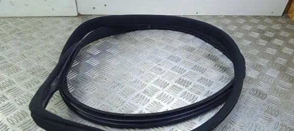 Mercedes-Benz C AMG W204 Rear door rubber seal (on body) A2046970151