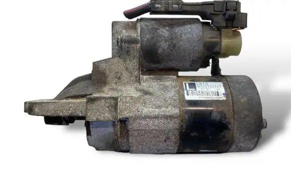 Mazda 6 Starter motor M000T90981 L813 7710