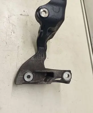 Nissan Qashqai+2 Engine mounting bracket 147177968R