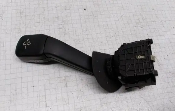 BMW 5 E39 Indicator stalk 8352014 01100400