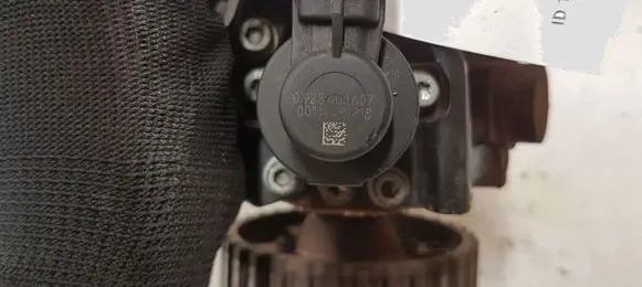 Citroen C4 I Picasso Fuel injection high pressure pump 0445010102 9683703780 0928400607