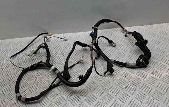Toyota Verso Front door wiring loom 821520F080B 821520F080