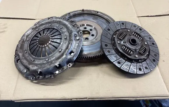 Volkswagen Golf VI Clutch set kit 037105273C DP1250F1805 CV1250F1805