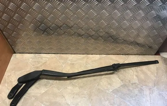 Mercedes-Benz E W212 Front wiper blade arm A2128201044