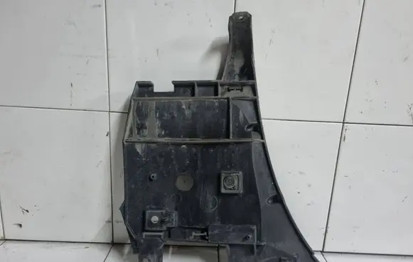 Volvo S80 Front bumper mounting bracket 08693042