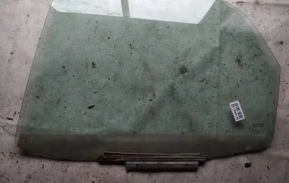 Rear door window glass