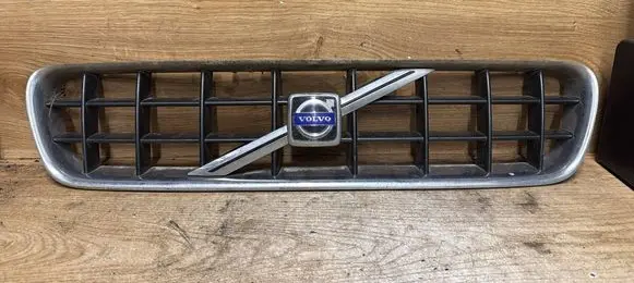 Volvo C70 Front bumper upper radiator grill 08620343 08678555