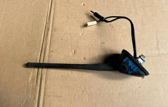 Mitsubishi Lancer VIII Radio antenna B8A0915