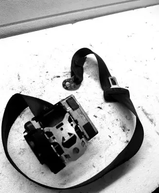 Audi A6 S6 C5 4B Middle seatbelt (rear) 00064577