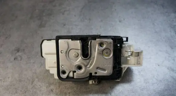 Volvo V40 Loading door lock 31391824