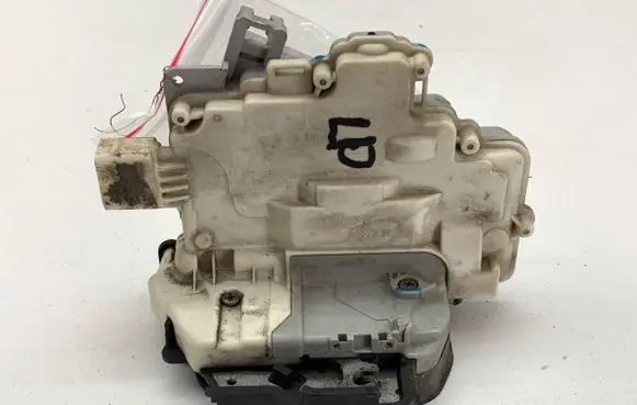 Audi A6 S6 C6 4F Front door lock 4F2837015