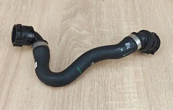 BMW 5 G30 G31 G38 Engine coolant pipe/hose 8678504