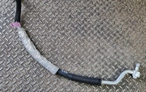 Dodge Durango III Air conditioning (A/C) pipe/hose 68217218AD
