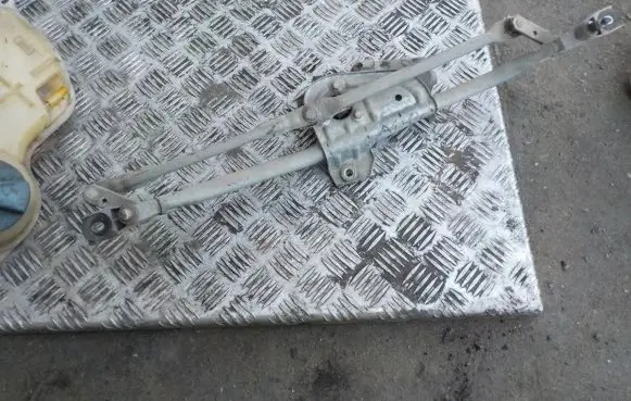 Audi A4 S4 B5 8D Front wiper linkage and motor 8D1955605B