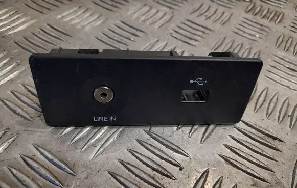 Ford Escape III AUX in-socket connector CM51044K62AA