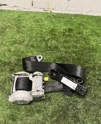 Audi Q7 4M Front seatbelt 4M0857819 0589P1000249