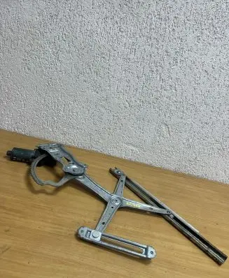 Mercedes-Benz E W210 Rear door window regulator with motor 0130821671 D6918