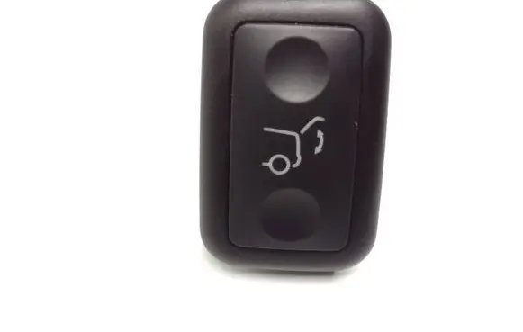 Mercedes-Benz C W204 Tailgate opening switch A2048707151