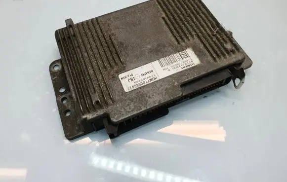 Renault Laguna I Engine control unit/module S113717205D HOM7700863477 7700102299