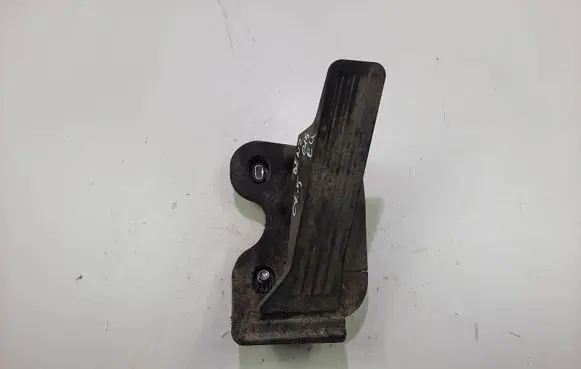 Accelerator throttle pedal
