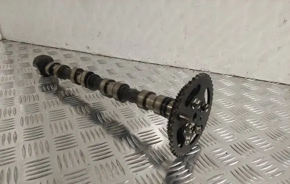 Toyota Avensis T250 Camshaft 135020R010 135230R010