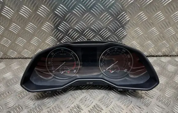 Skoda Superb B8 (3V) Speedometer (instrument cluster) 3V0920941 6112015 10480611157